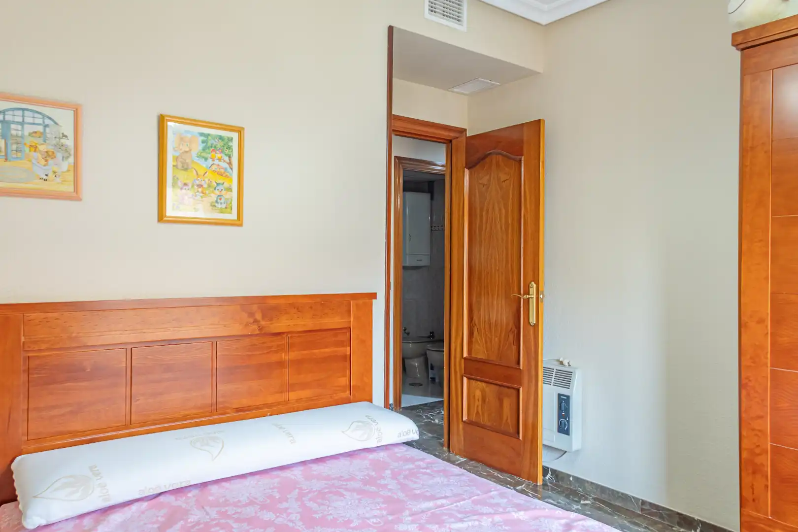 Habitación de Piso de alquiler en Linares con Aire acondicionado, Terraza y Amueblado