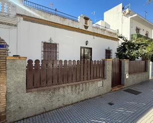 Vista exterior de Casa o xalet en venda en Chipiona amb Jardí privat, Terrassa i Traster
