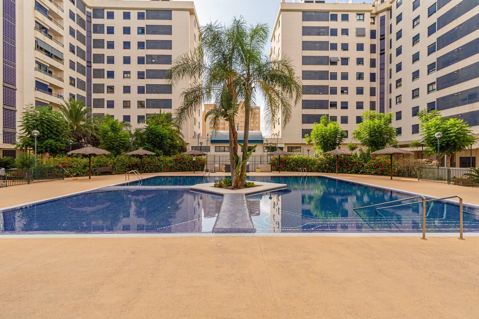 Piscina de Pis de lloguer en Alicante / Alacant amb Aire condicionat i Traster