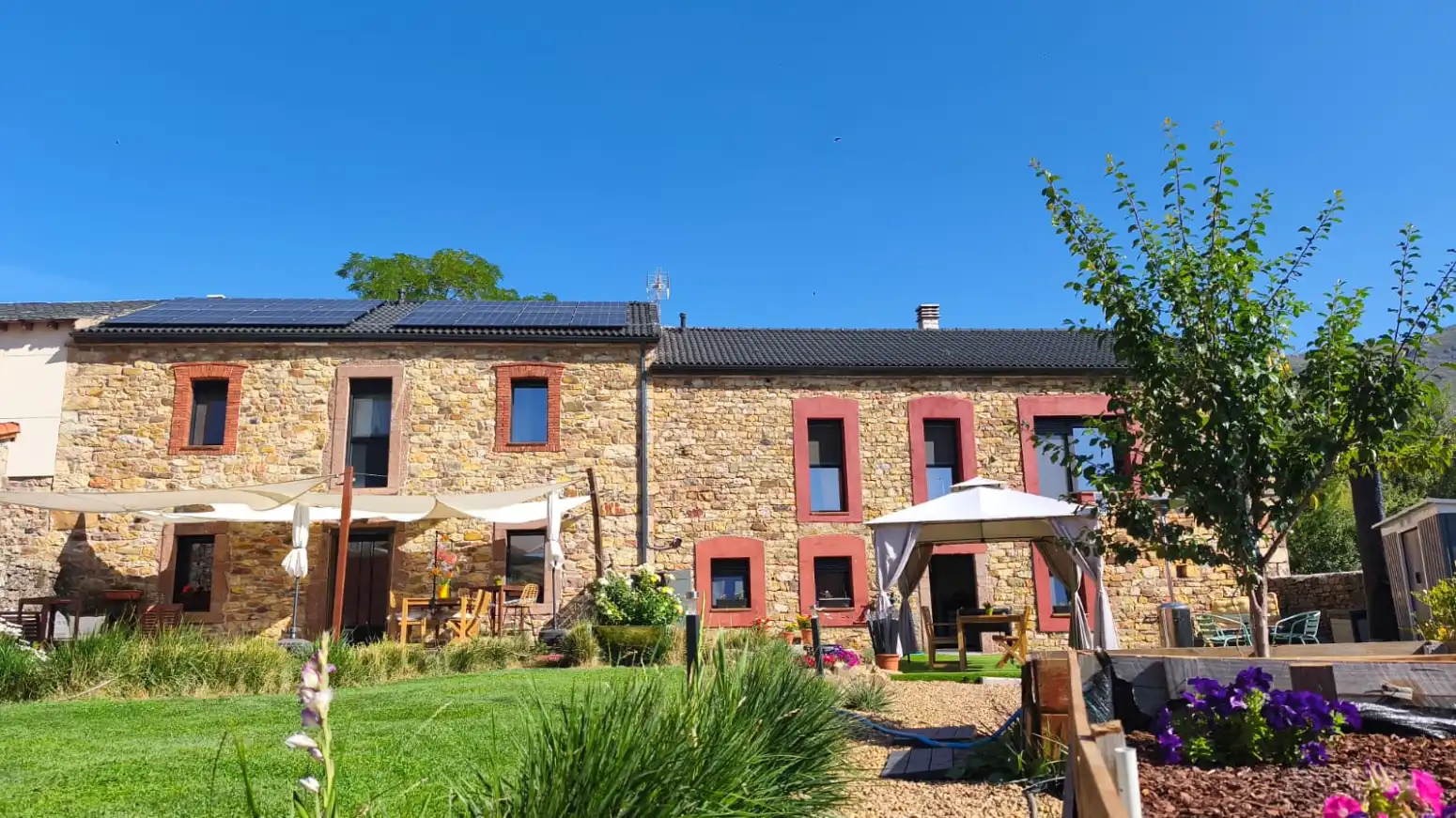 Vista exterior de Casa o chalet en venta en Villamanín con Aire acondicionado, Calefacción y Jardín privado