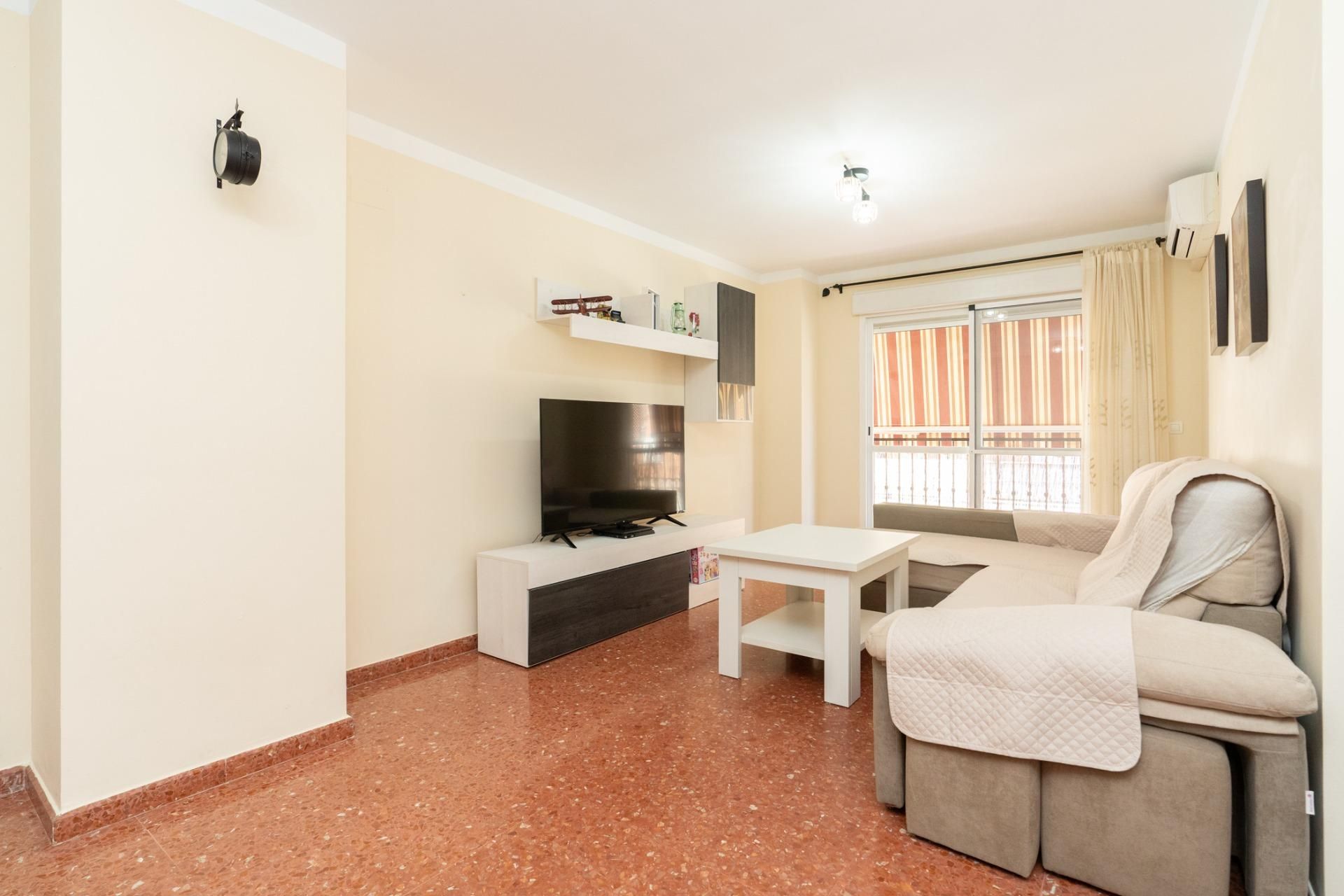 Sala d'estar de Pis en venda en Motril amb Aire condicionat i Balcó