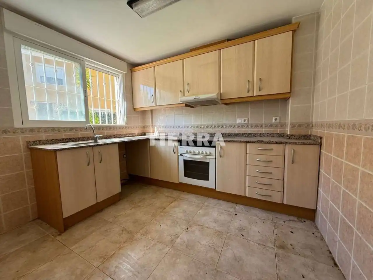 Cocina de Piso en venta en Salinas con Piscina comunitaria