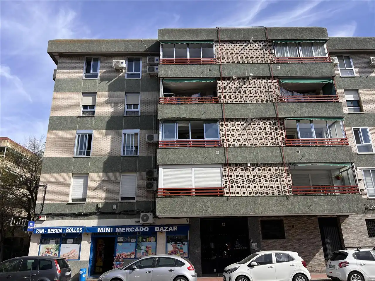 Vista exterior de Piso en venta en Parla