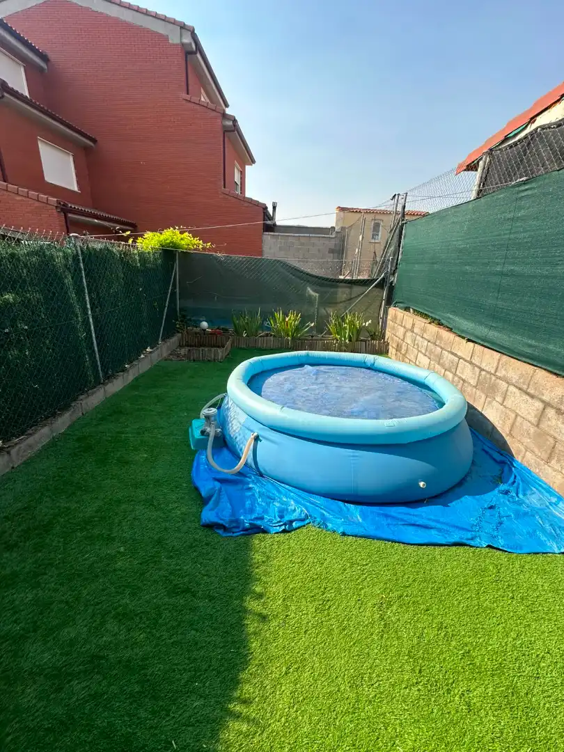 Piscina de Casa adosada en venda en Cigales amb Calefacció, Forn i Rentadora