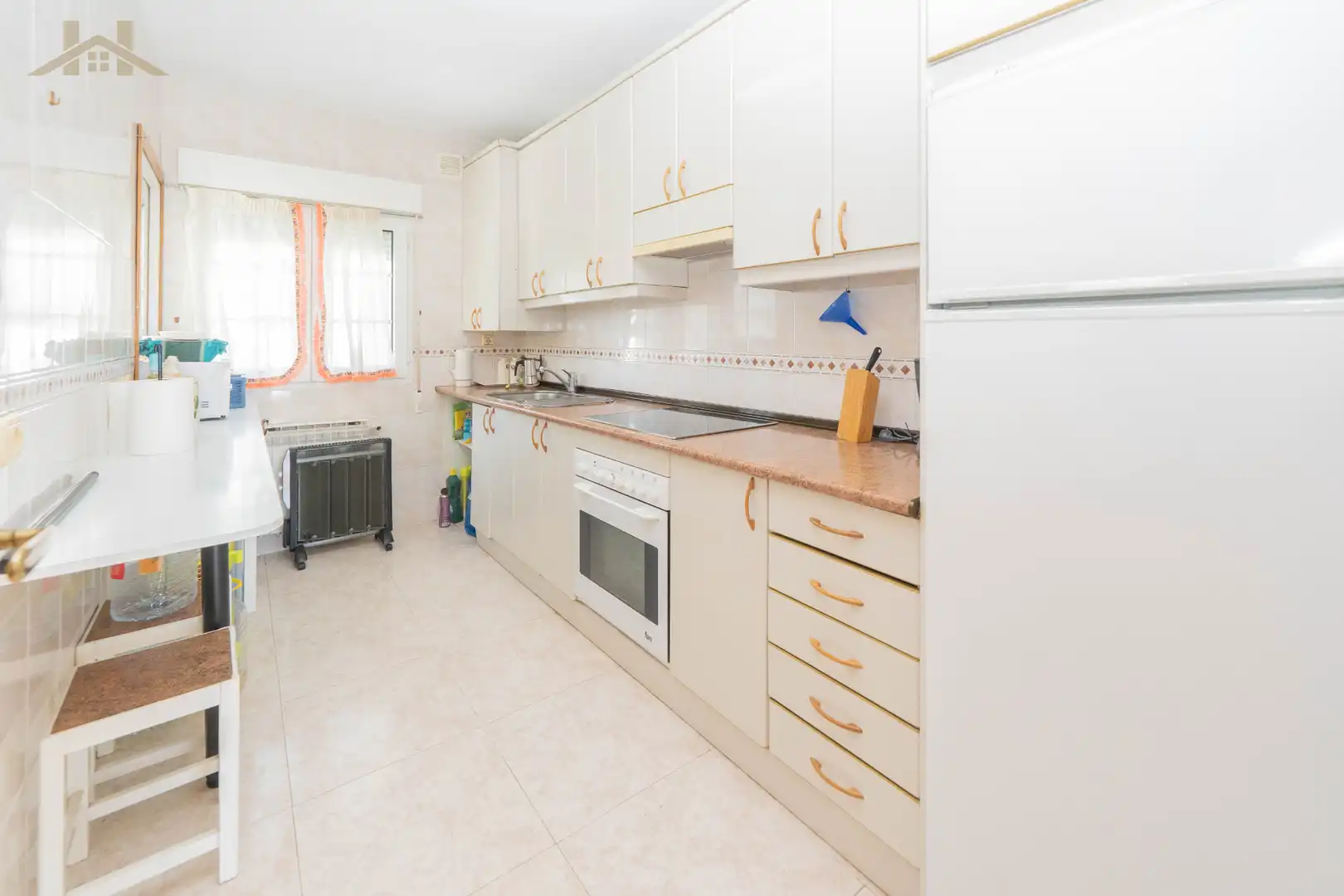 Kitchen of Houses for sale in Santa María de la Alameda  with Heating