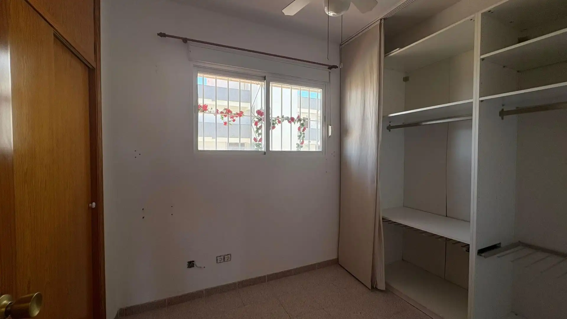 Dormitori de Pis en venda en Torremolinos amb Aire condicionat, Terrassa i Balcó