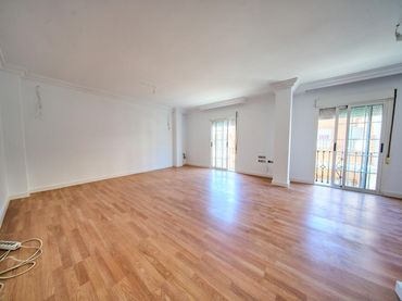 Maison mitoyenne avec balcon à vendre à Calle NEVADA