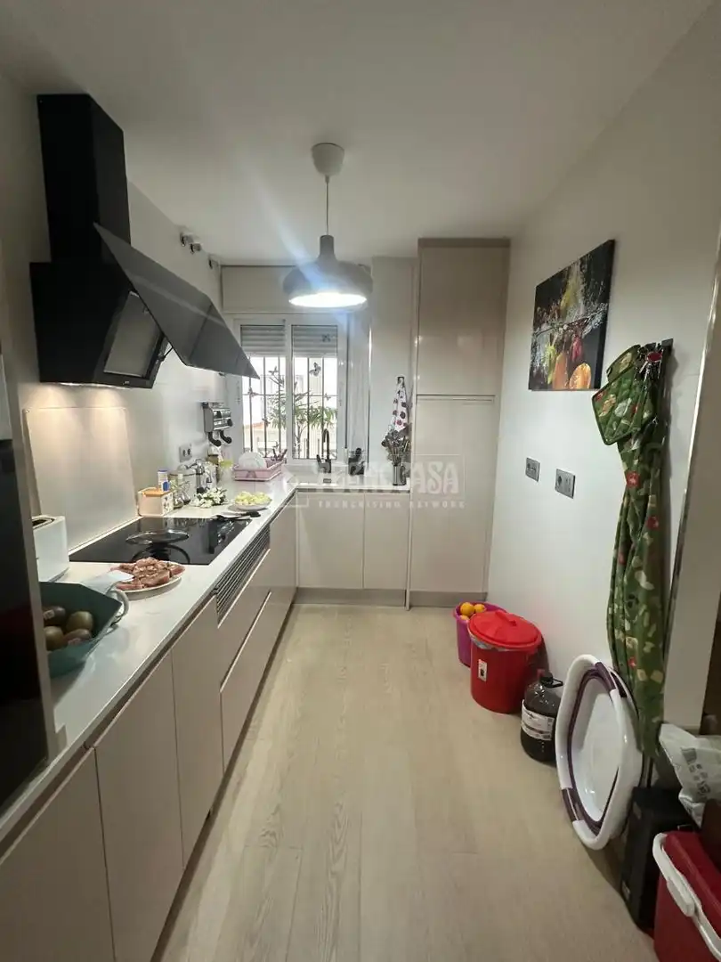 Kitchen of Flat for sale in Sevilla  with Air Conditioner, Heating and Furnished