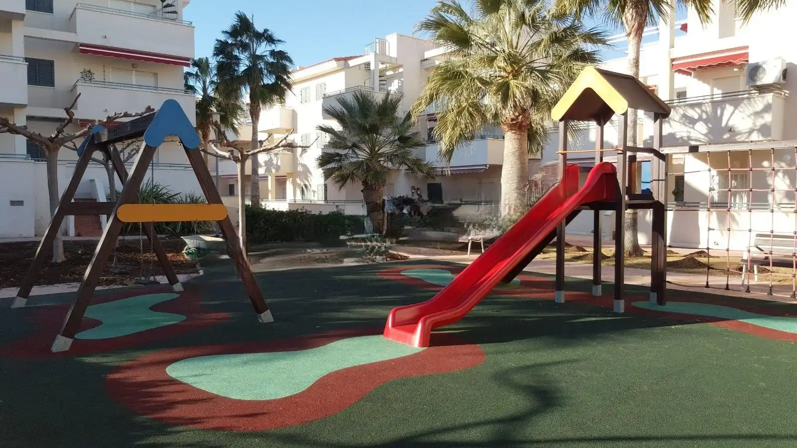 Vista exterior de Apartament en venda en Alcalà de Xivert amb Aire condicionat, Jardí privat i Terrassa