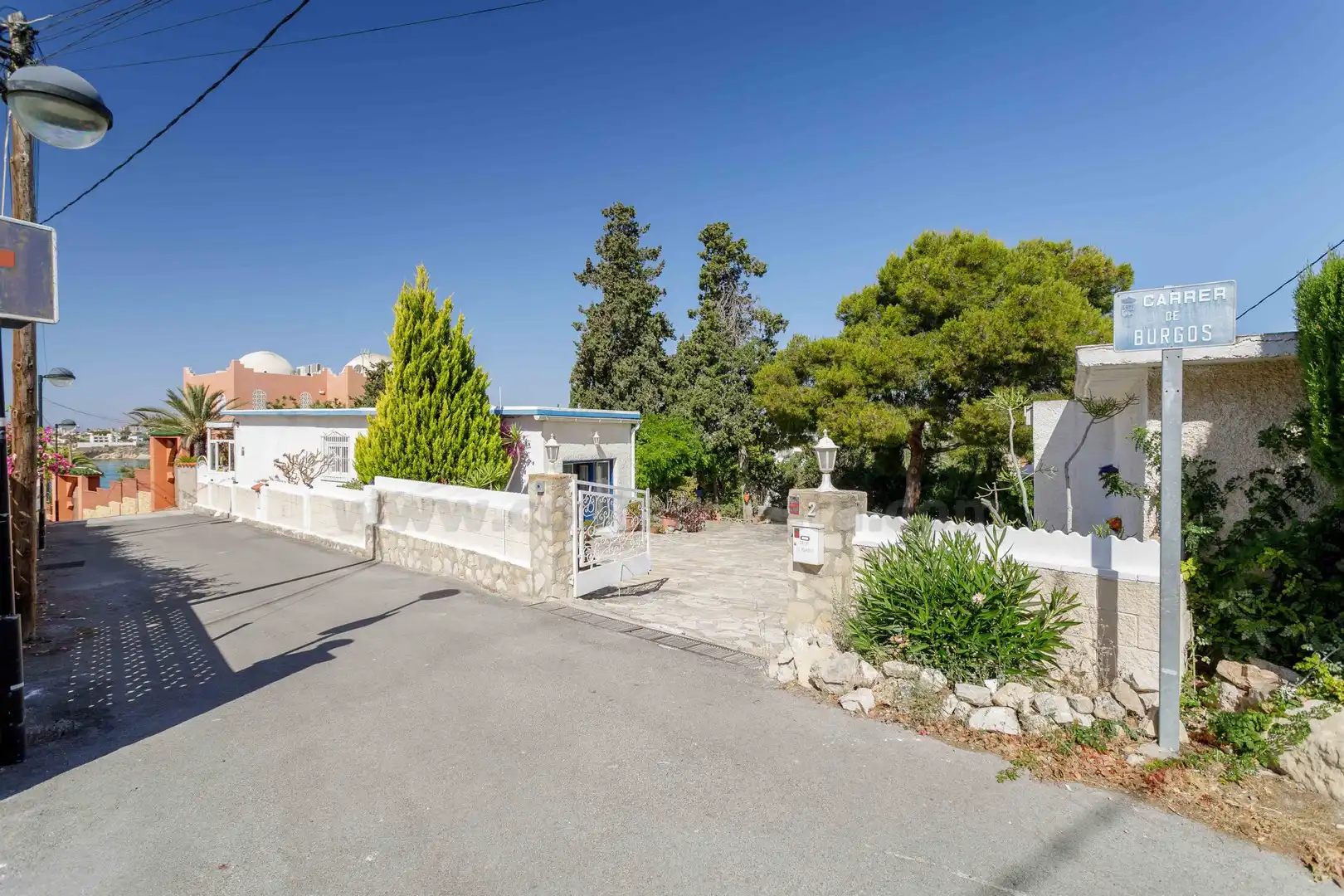 Außenansicht von Haus oder Chalet zum Verkauf in El Campello mit Klimaanlage, Privatgarten und Terrasse