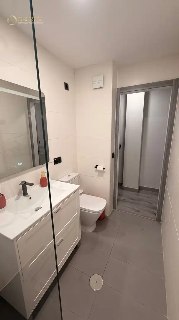 Bany de Pis en venda en Sevilla amb Aire condicionat, Calefacció i Terrassa