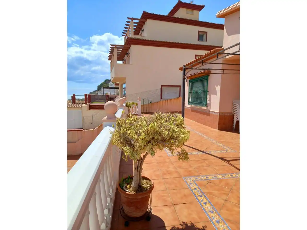 Vista exterior de Casa o xalet en venda en Vélez-Málaga amb Jardí privat i Terrassa
