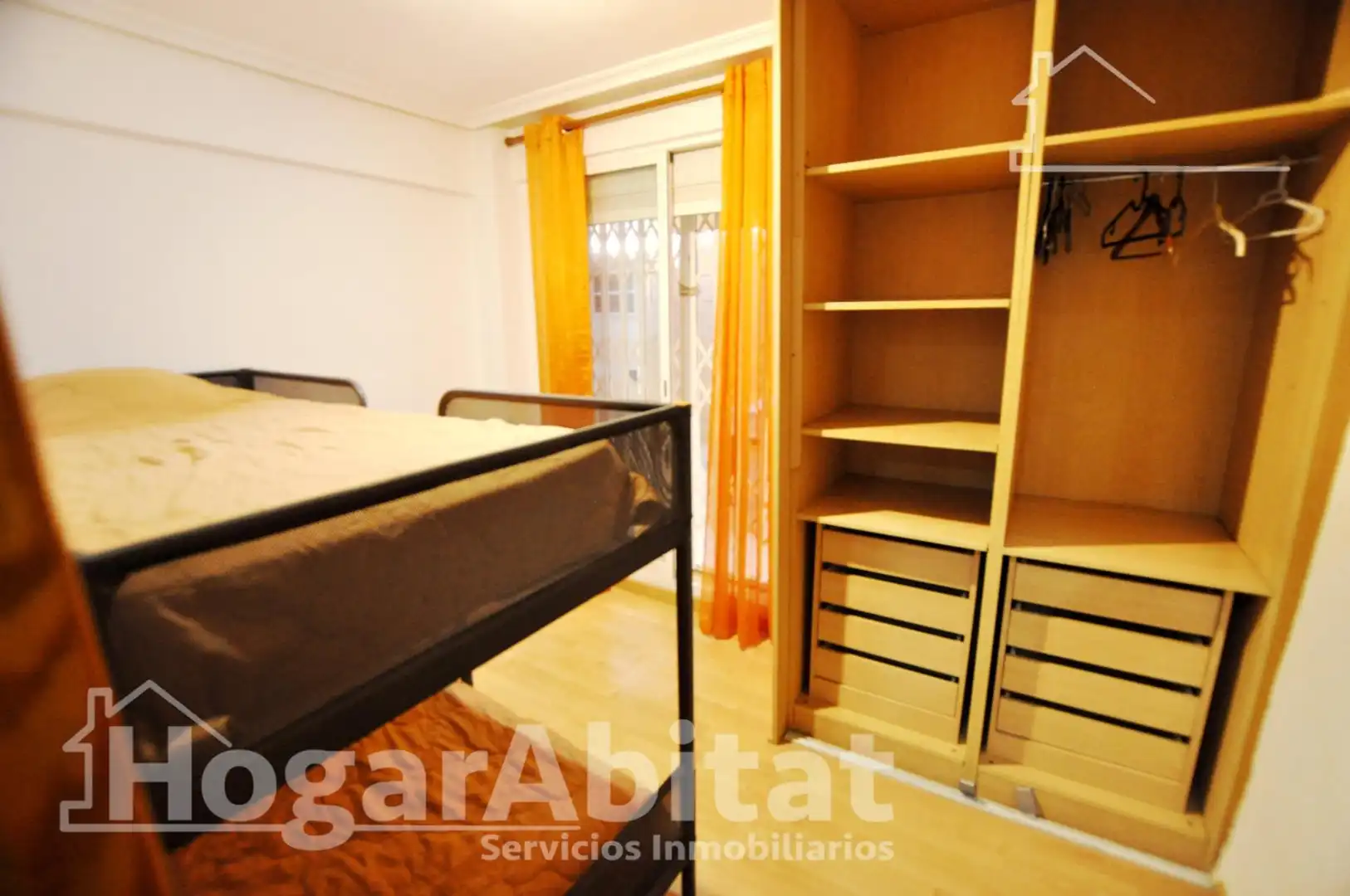 Schlafzimmer von Wohnung zum Verkauf in Valencia mit Klimaanlage, Parkett und Terrasse