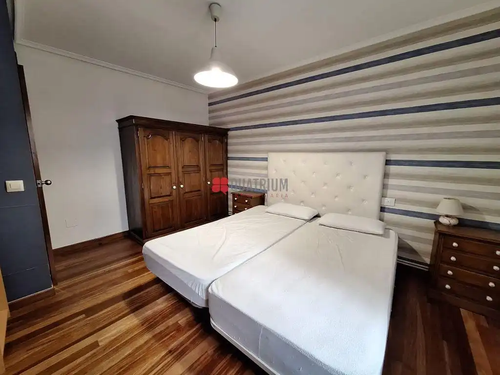 Bedroom of Flat for rent in Santiago de Compostela   with Furnished