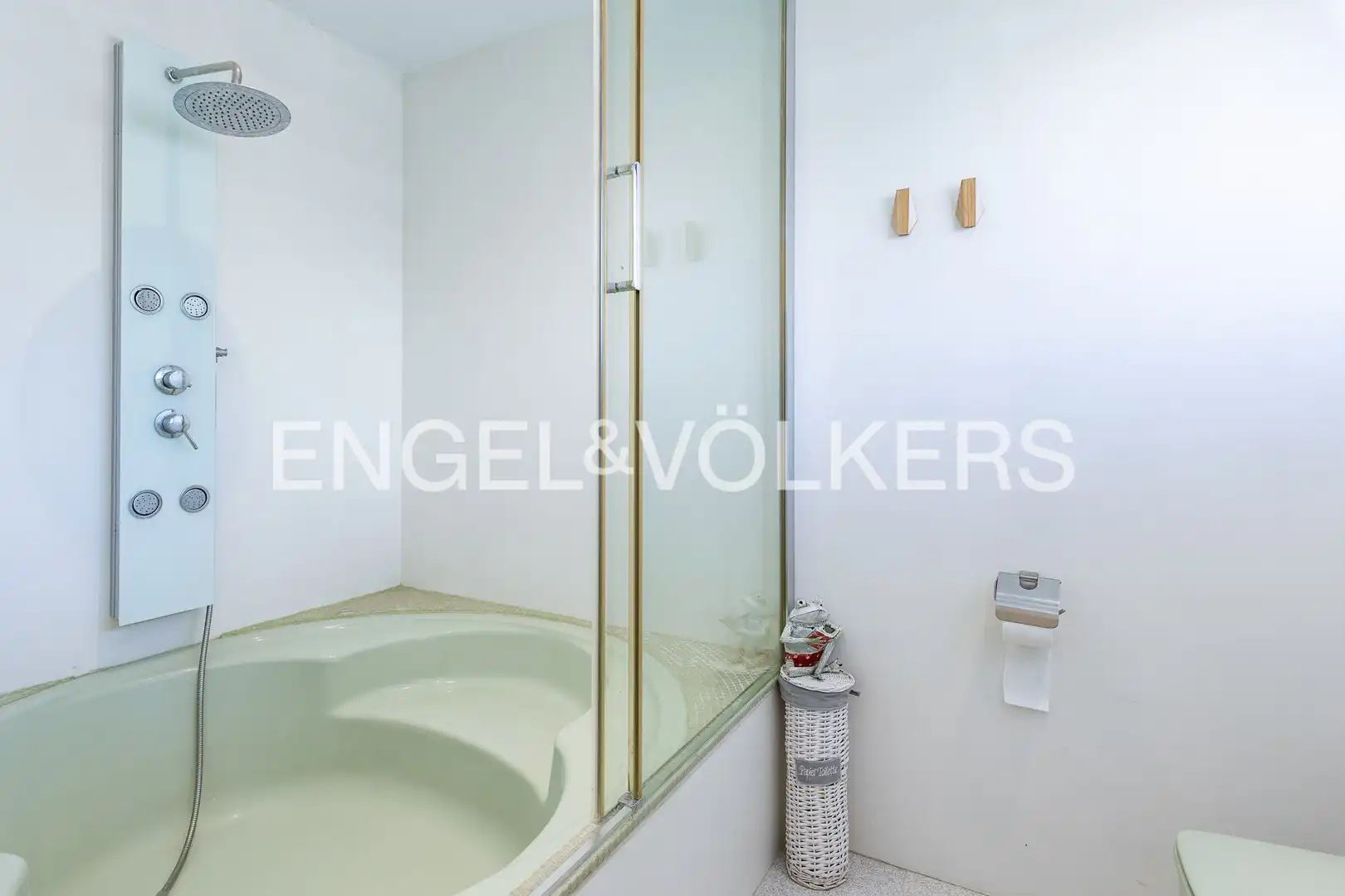 Bathroom of Houses for rent in Caldes d'Estrac  with Air Conditioner, Heating and Private garden