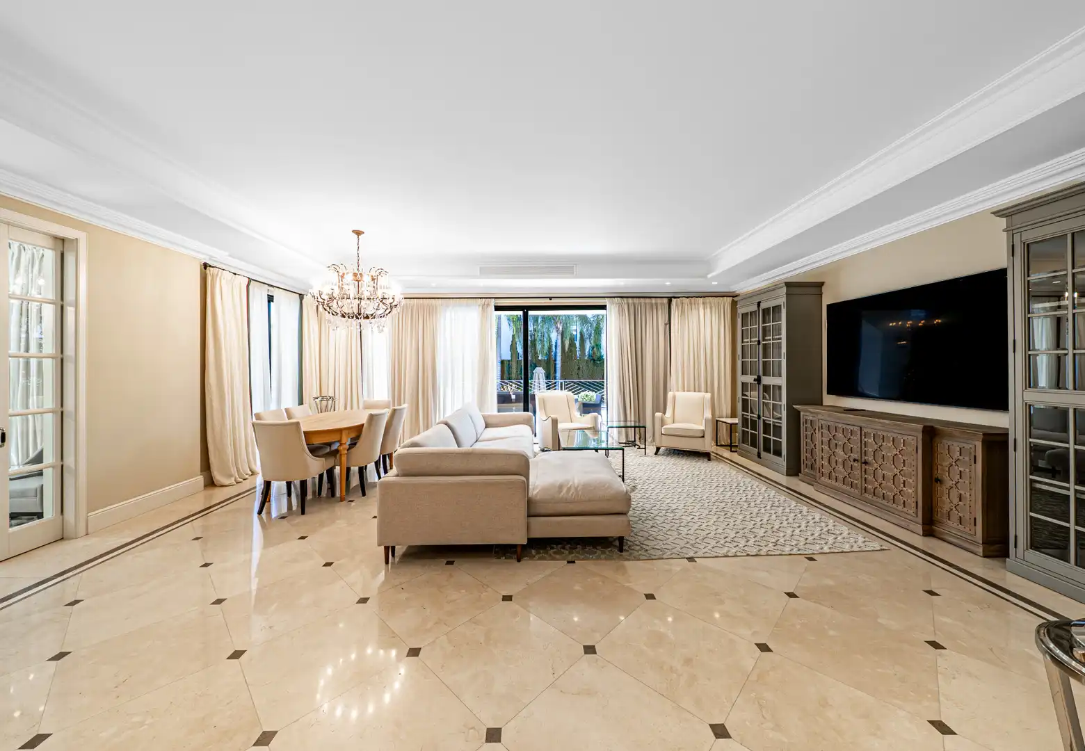 Sala d'estar de Casa o xalet en venda en Benahavís amb Aire condicionat, Jardí privat i Terrassa