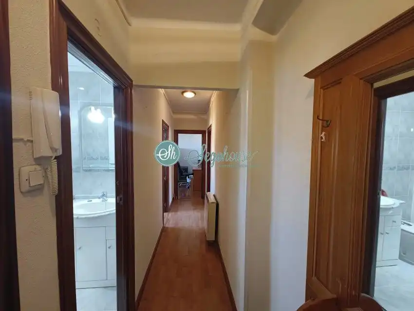 Piso en venta en Segovia con Calefacción, Parquet y Terraza
