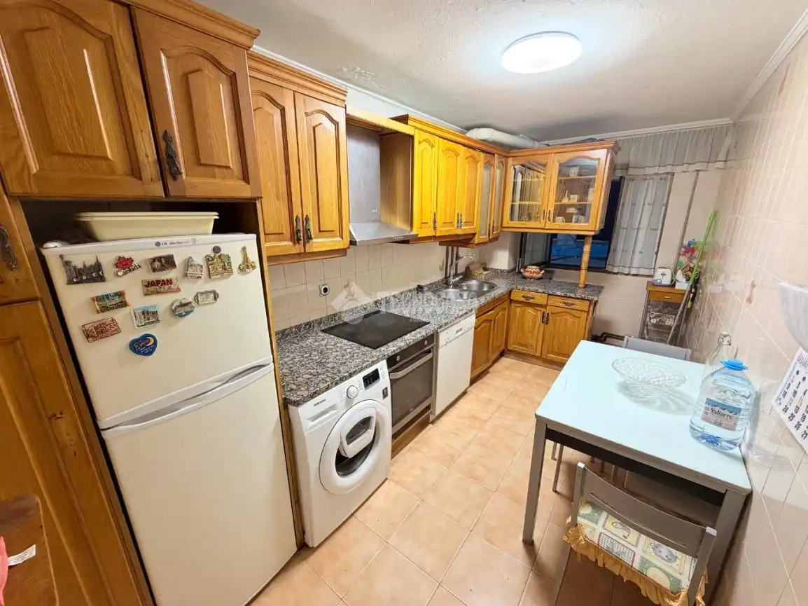 Cocina de Piso en venta en Santander con Calefacción, Parquet y Trastero