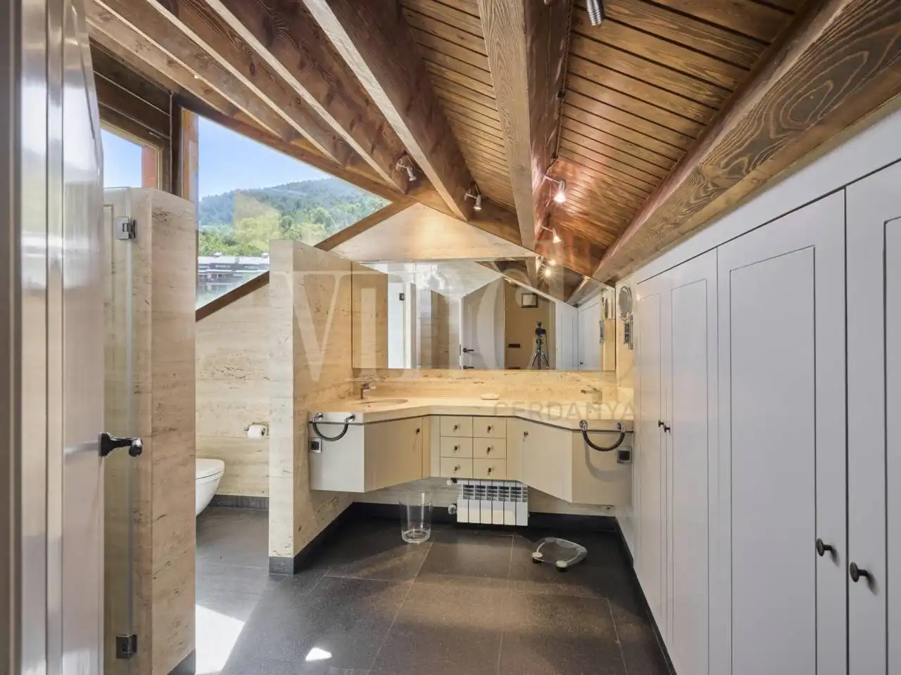 Bathroom of Houses for sale in Alp  with Heating and Parquet flooring