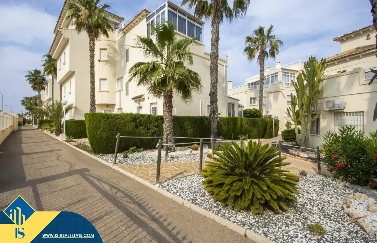 Vista exterior de Casa o xalet de lloguer en Orihuela amb Terrassa, Moblat i Forn