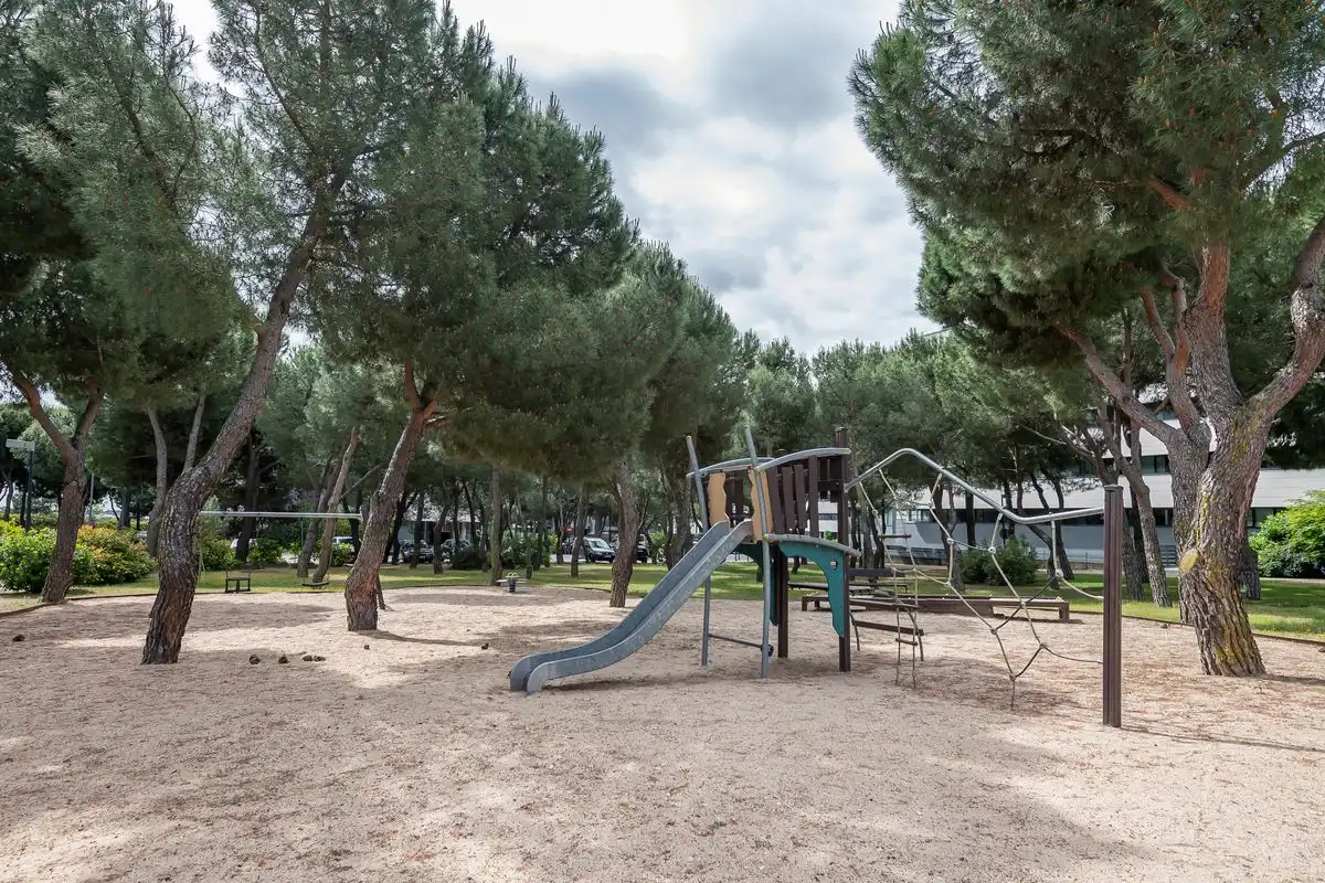 Außenansicht von Dachboden zum Verkauf in Majadahonda mit Klimaanlage, Heizung und Privatgarten