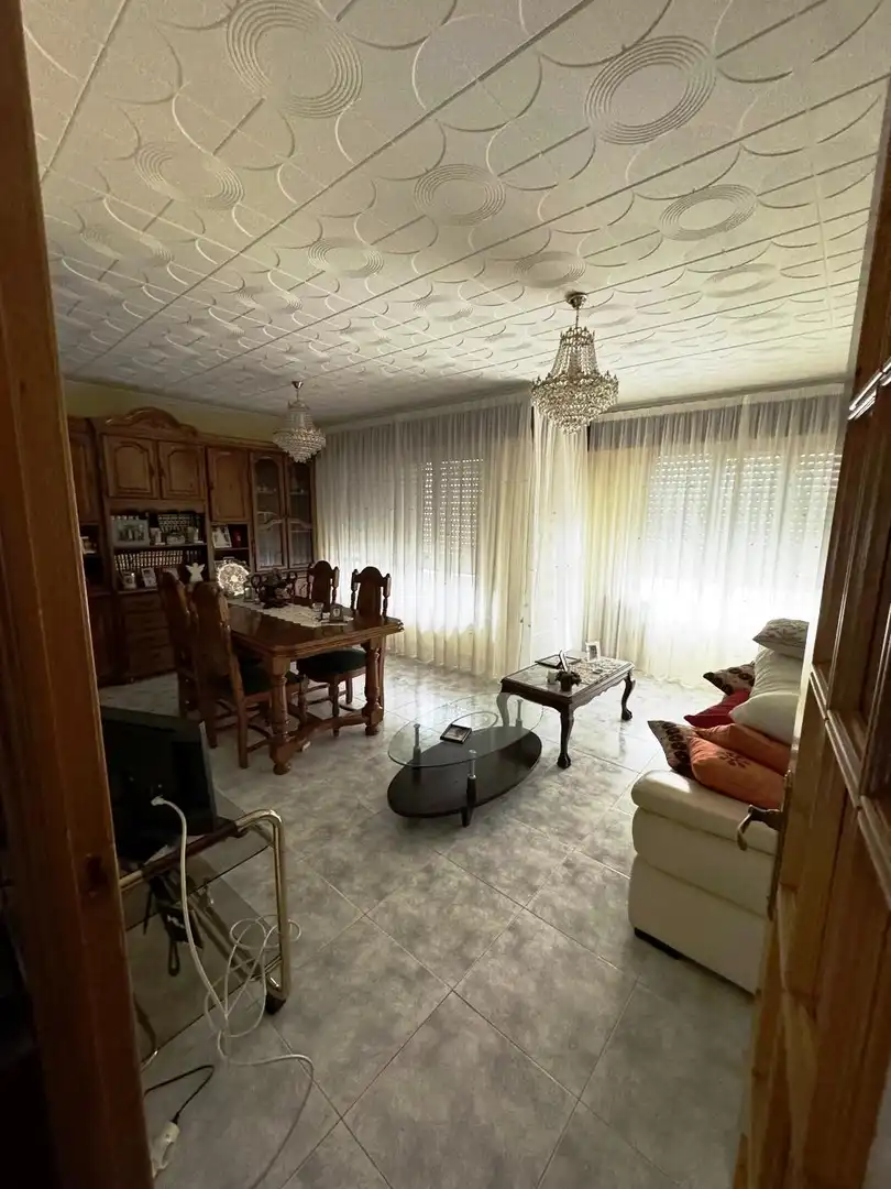 Sala d'estar de Casa adosada en venda en Ponferrada amb Calefacció i Moblat