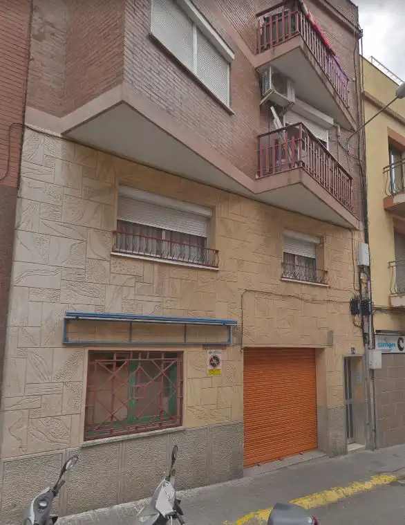 Vista exterior de Pis en venda en Santa Coloma de Gramenet