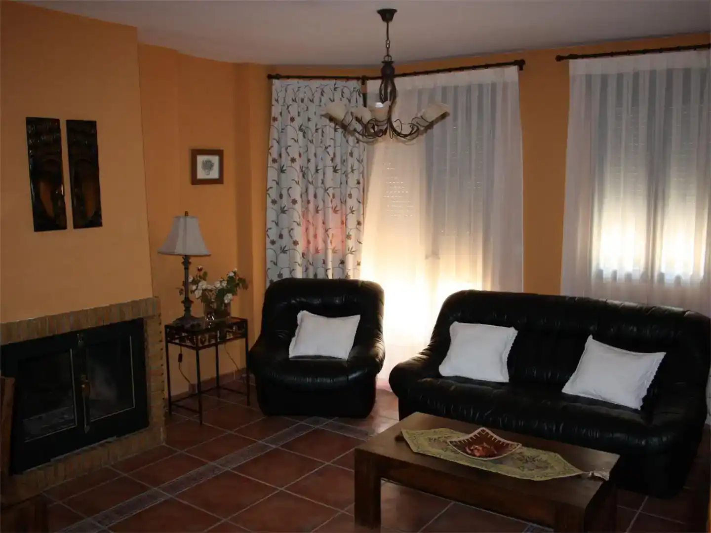 Sala d'estar de Casa adosada en venda en Pegalajar amb Aire condicionat, Traster i Piscina