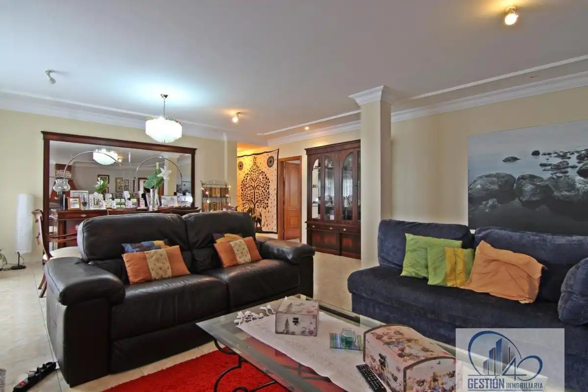 Sala de estar de Edificio en venta en La Orotava