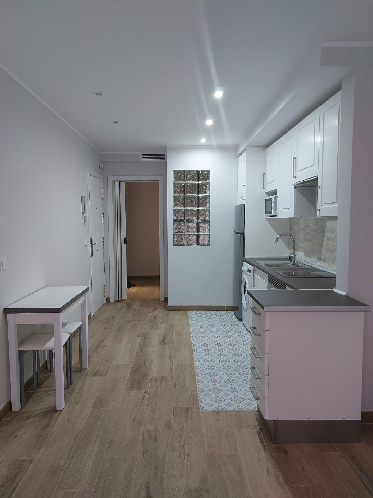 Kitchen of Flat to rent in  Madrid Capital  with Air Conditioner, Storage room and Oven