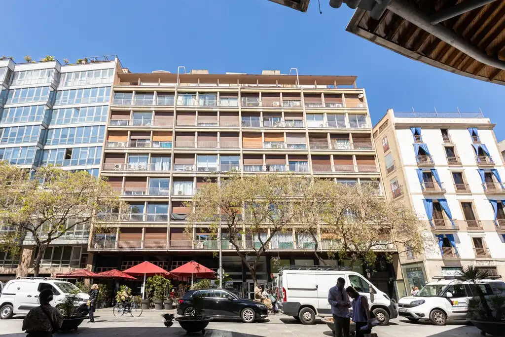 Vista exterior de Apartament en venda en Barcelona amb Aire condicionat, Parquet i Balcó