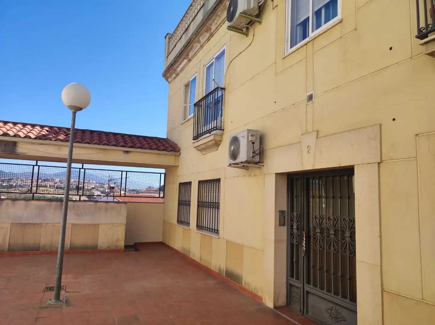 Vista exterior de Planta baja en venta en Plasencia con Aire acondicionado