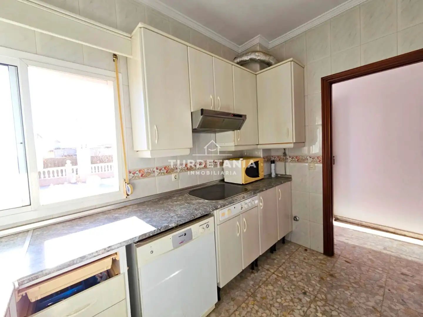 Kitchen of Flat for sale in Sanlúcar de Barrameda  with Air Conditioner, Terrace and Balcony