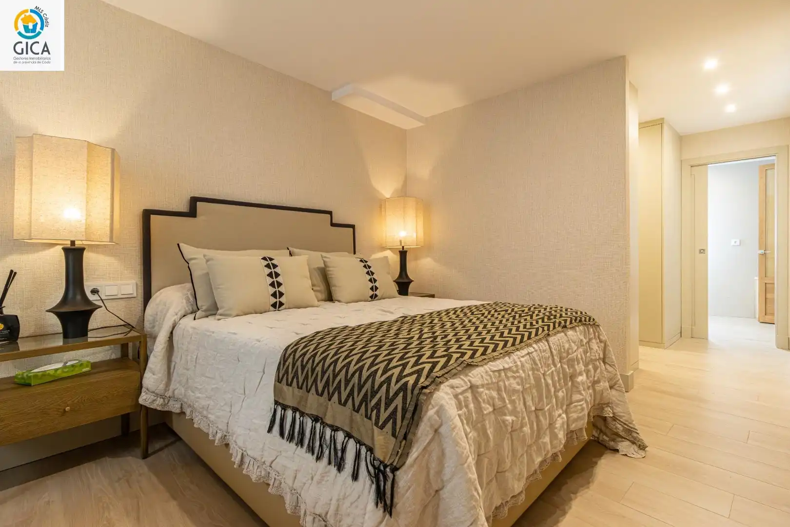 Schlafzimmer von Maisonette zum Verkauf in Jerez de la Frontera mit Klimaanlage, Heizung und Whirlpool