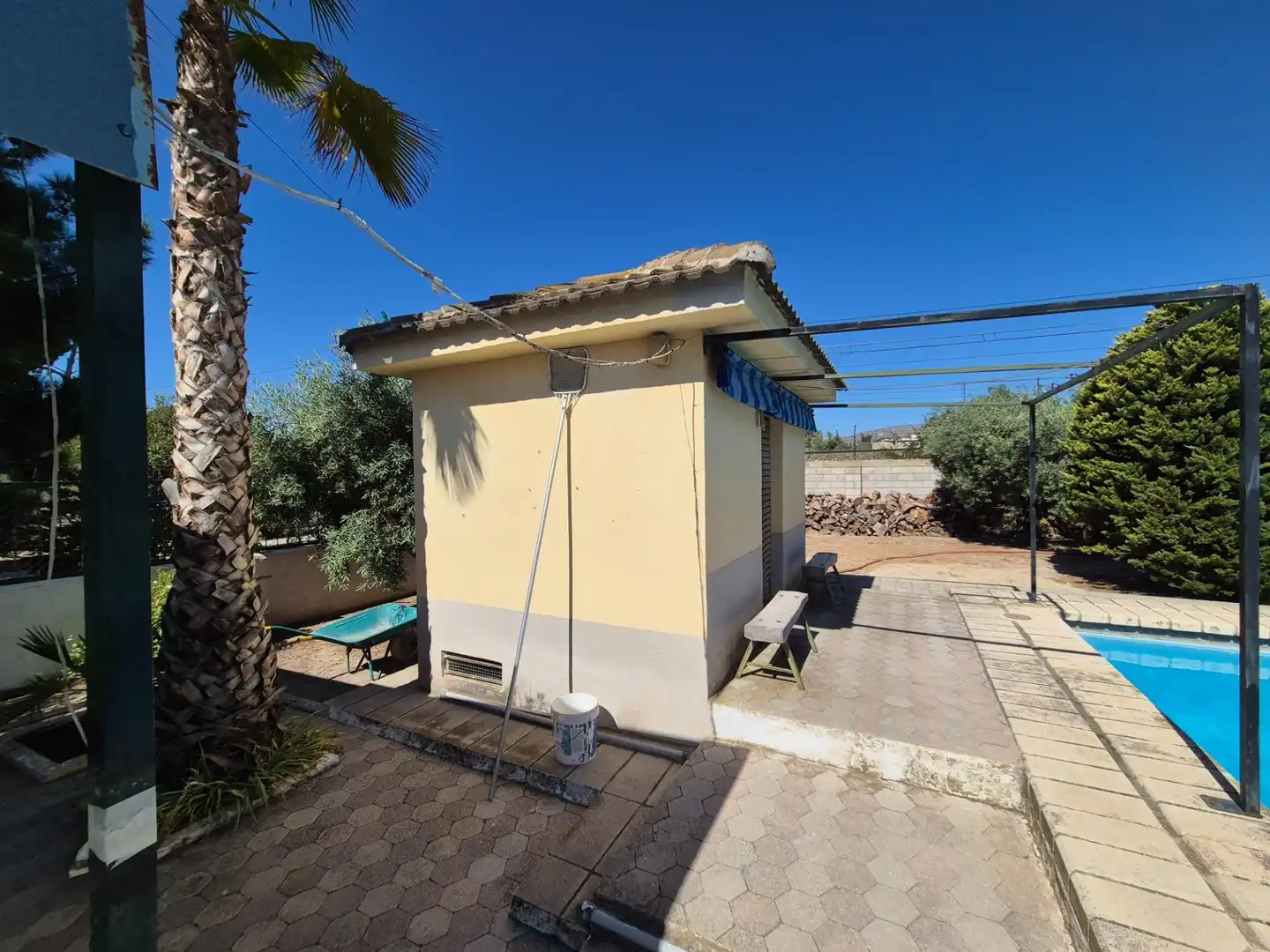 Vista exterior de Casa o xalet en venda en Elda amb Jardí privat, Terrassa i Traster