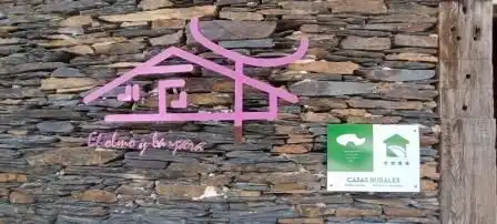 Vista exterior de Finca rústica en venda en Majaelrayo amb Jardí privat, Traster i Moblat