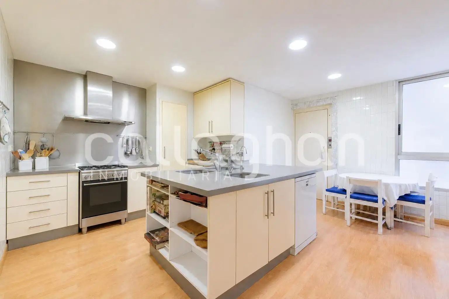 Kitchen of Flat for sale in Valencia  with Air Conditioner, Heating and Terrace