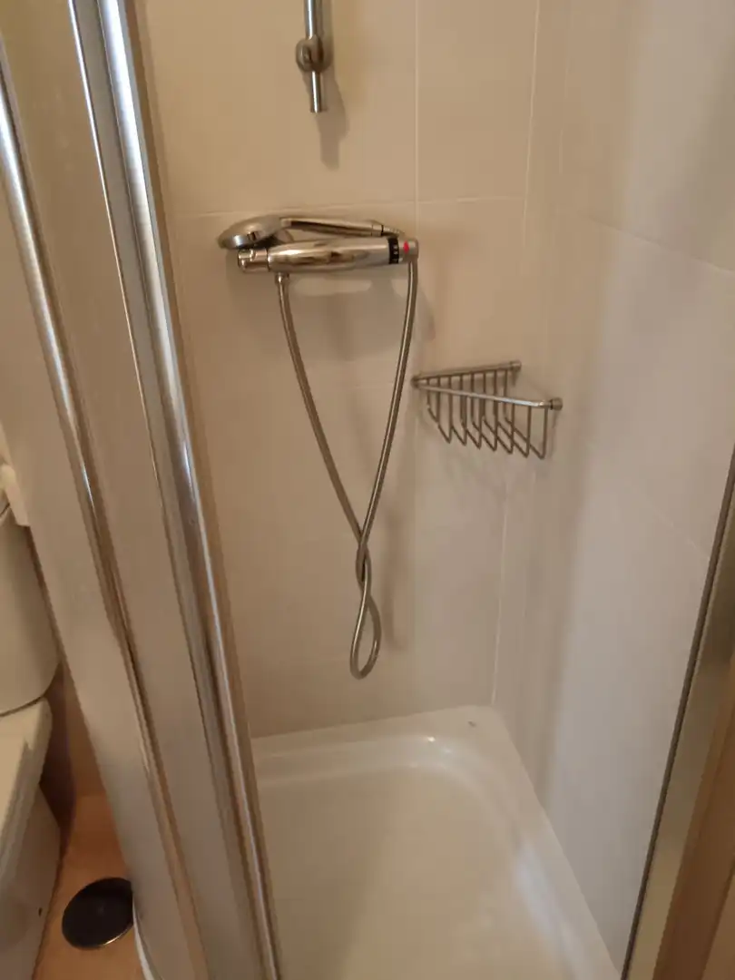 Badezimmer von Wohnung zur Miete in A Coruña Capital  mit Heizung, Terrasse und Möbliert