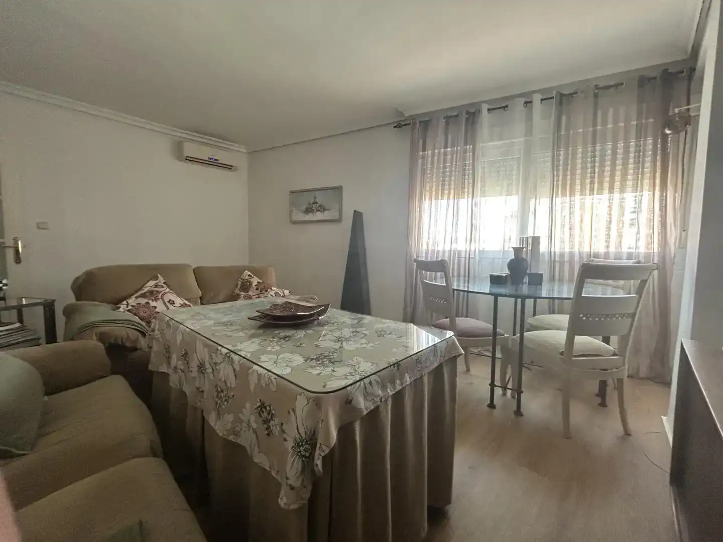 Schlafzimmer von Wohnung zur Miete in  Sevilla Capital mit Klimaanlage