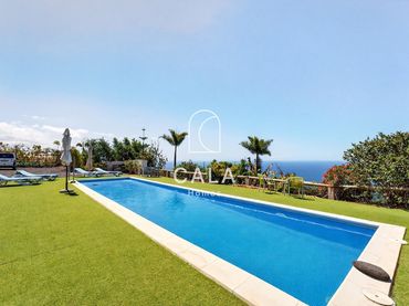 Villa mit Pool zum Verkauf in Los Pajares