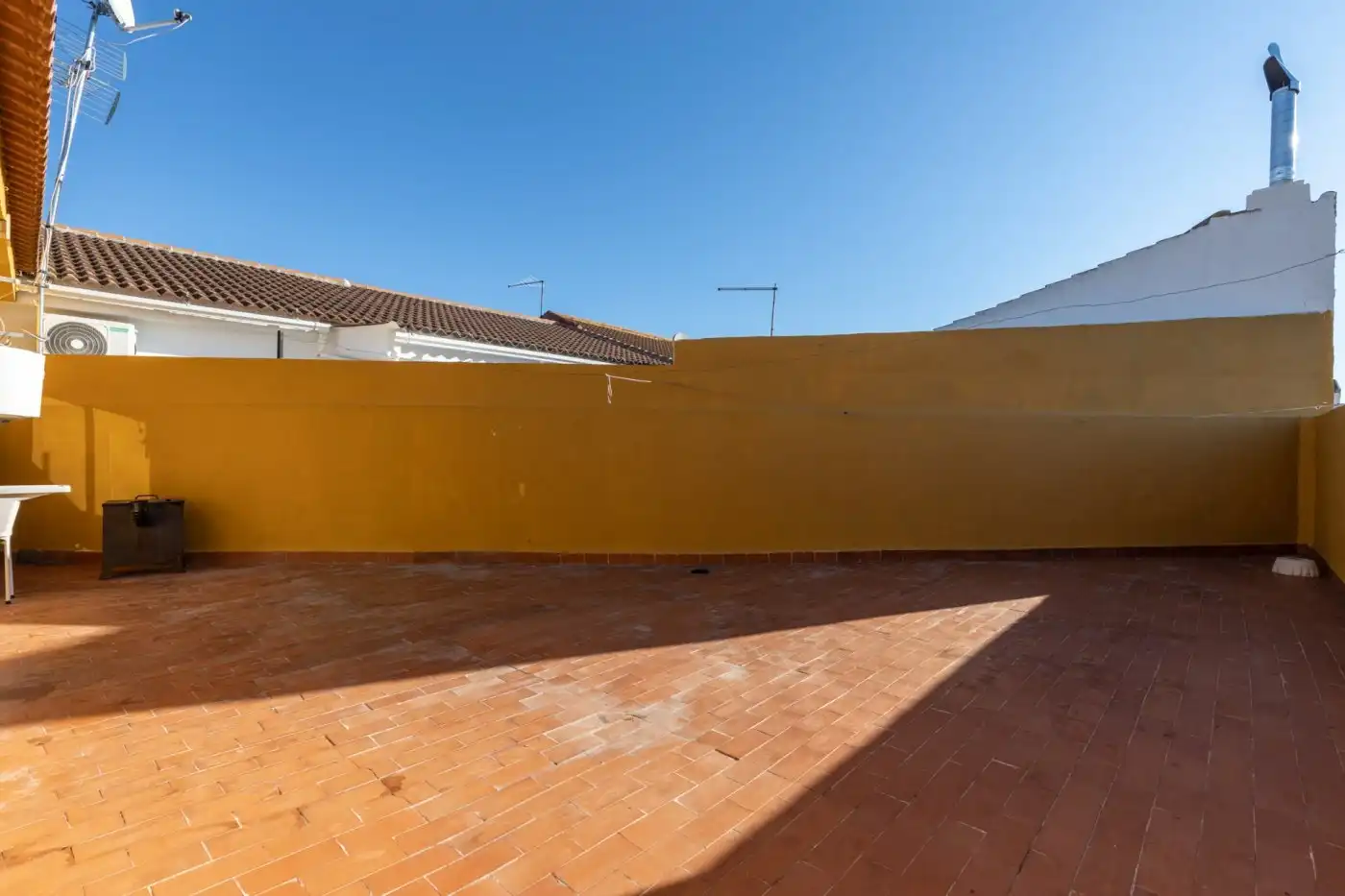 Außenansicht von Wohnung zum Verkauf in Moraleda de Zafayona mit Klimaanlage, Terrasse und Balkon