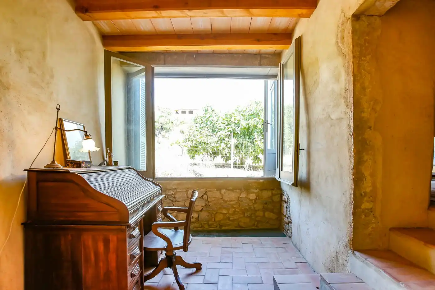 Country homes for sale in Albinyana