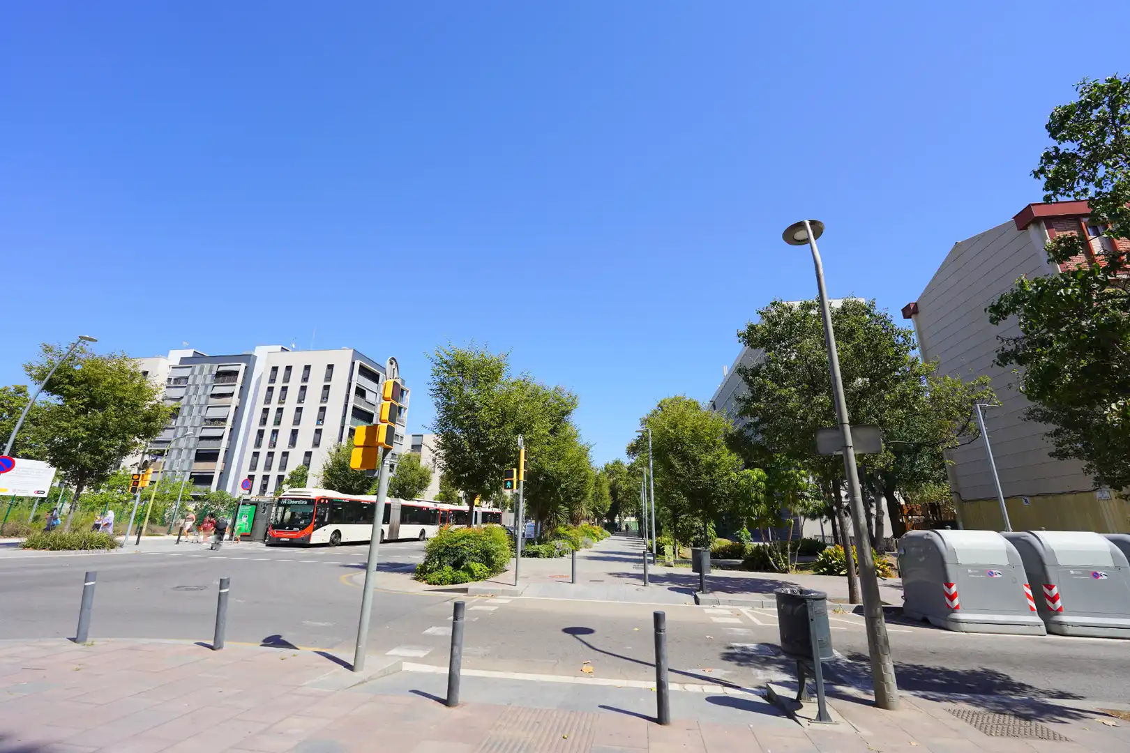 Vista exterior de Pis en venda en Barcelona amb Forn i Balcó