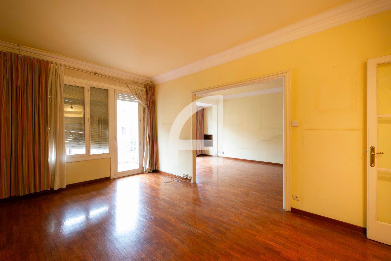 Pis en venda en  Barcelona Capital amb Calefacció, Parquet i Terrassa