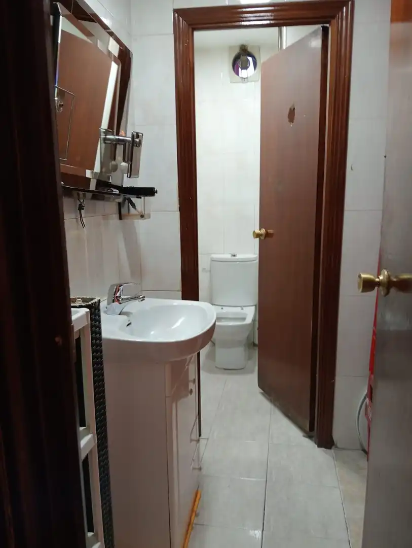 Badezimmer von Geschaftsraum zum Verkauf in Madrid mit Möbliert