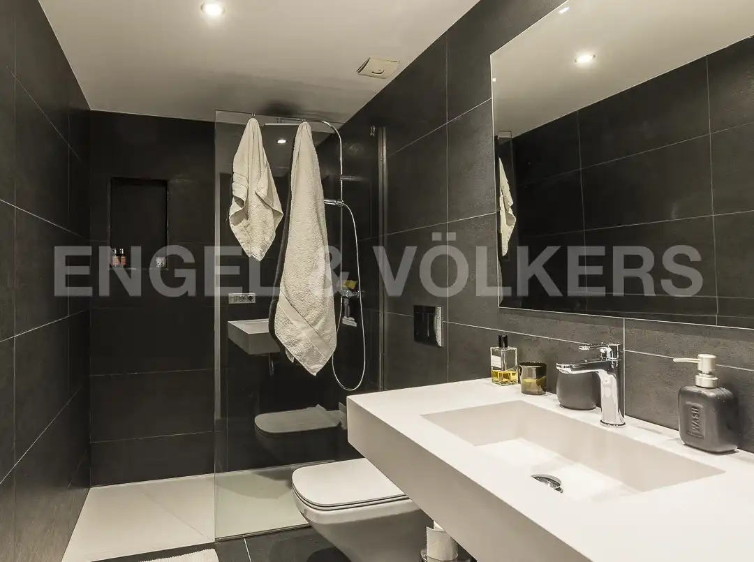 Badezimmer von Wohnung zur Miete in Barcelona mit Klimaanlage, Heizung und Möbliert