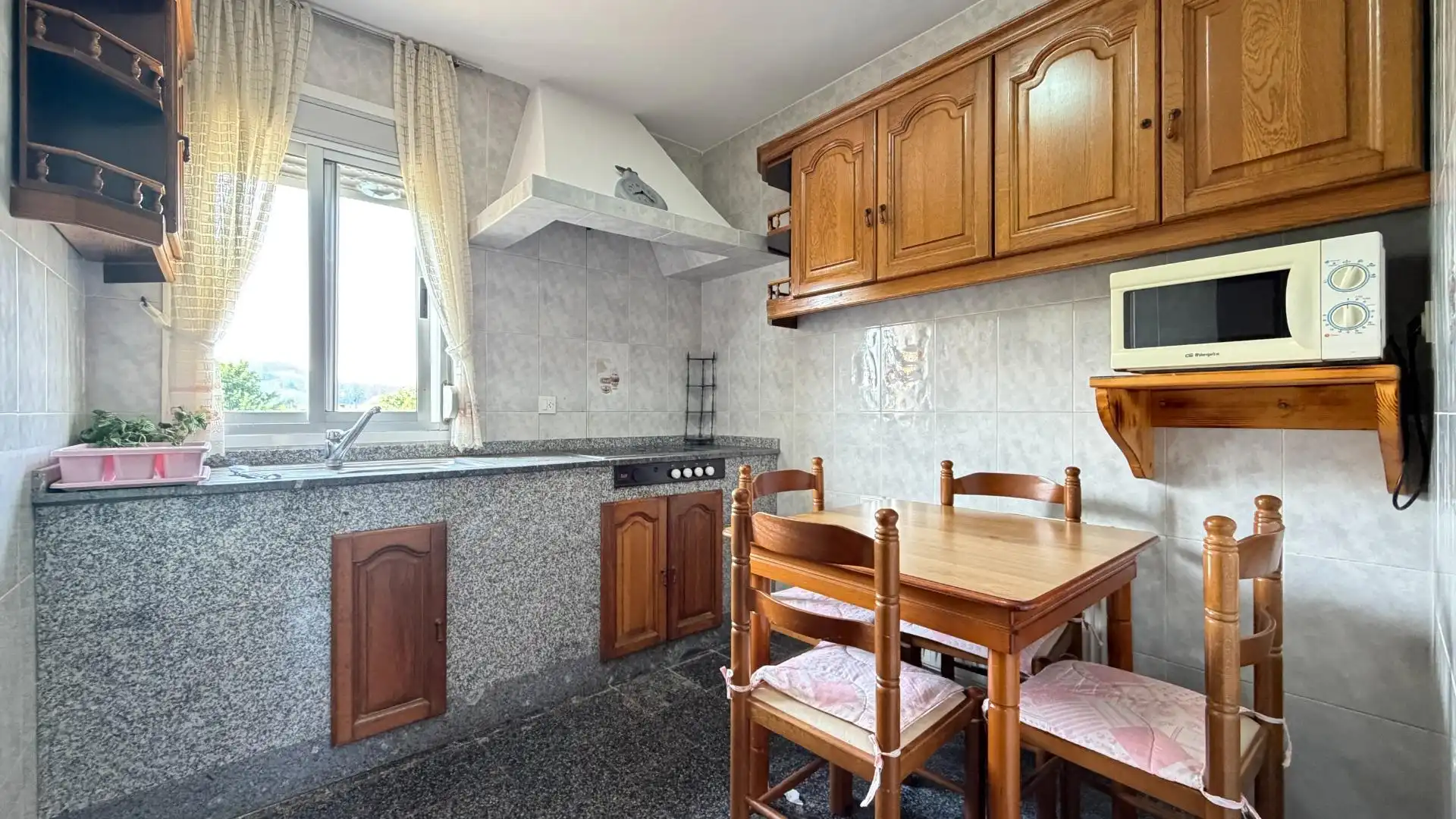 Cuina de Casa o xalet en venda en Salceda de Caselas amb Calefacció, Traster i Moblat