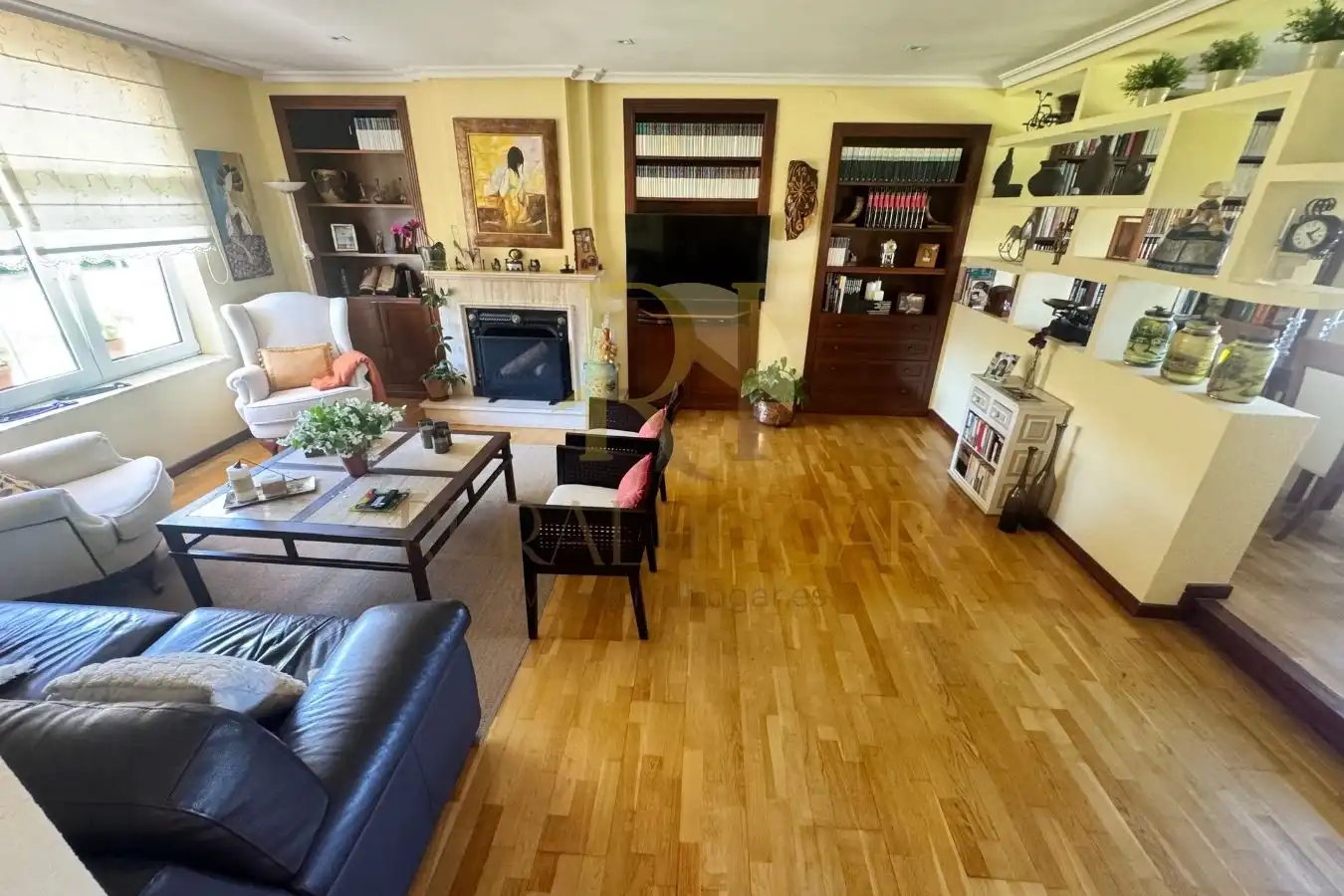 Sala de estar de Casa o chalet en venta en Santovenia de la Valdoncina con Calefacción, Jardín privado y Parquet