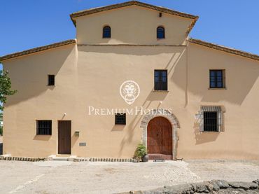 Casa rústica amb balcó en venda a Castellet i la Gornal
