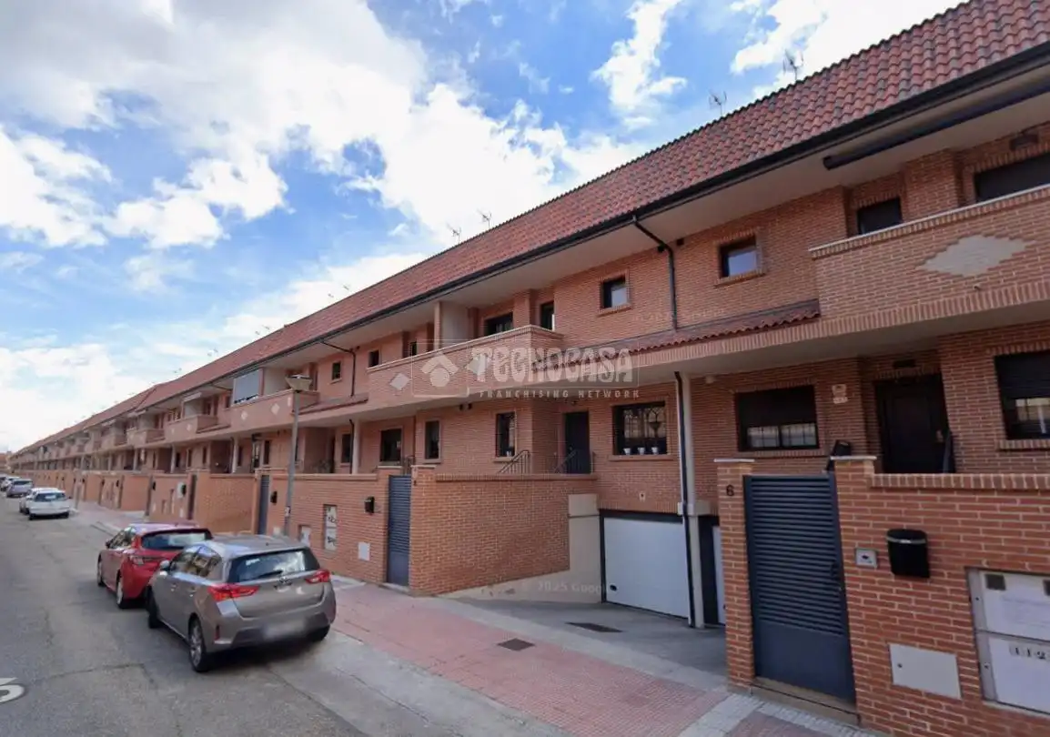 Exterior view of Detached homes for sale in Alcalá de Henares  with Air Conditioner, Terrace and Community pool